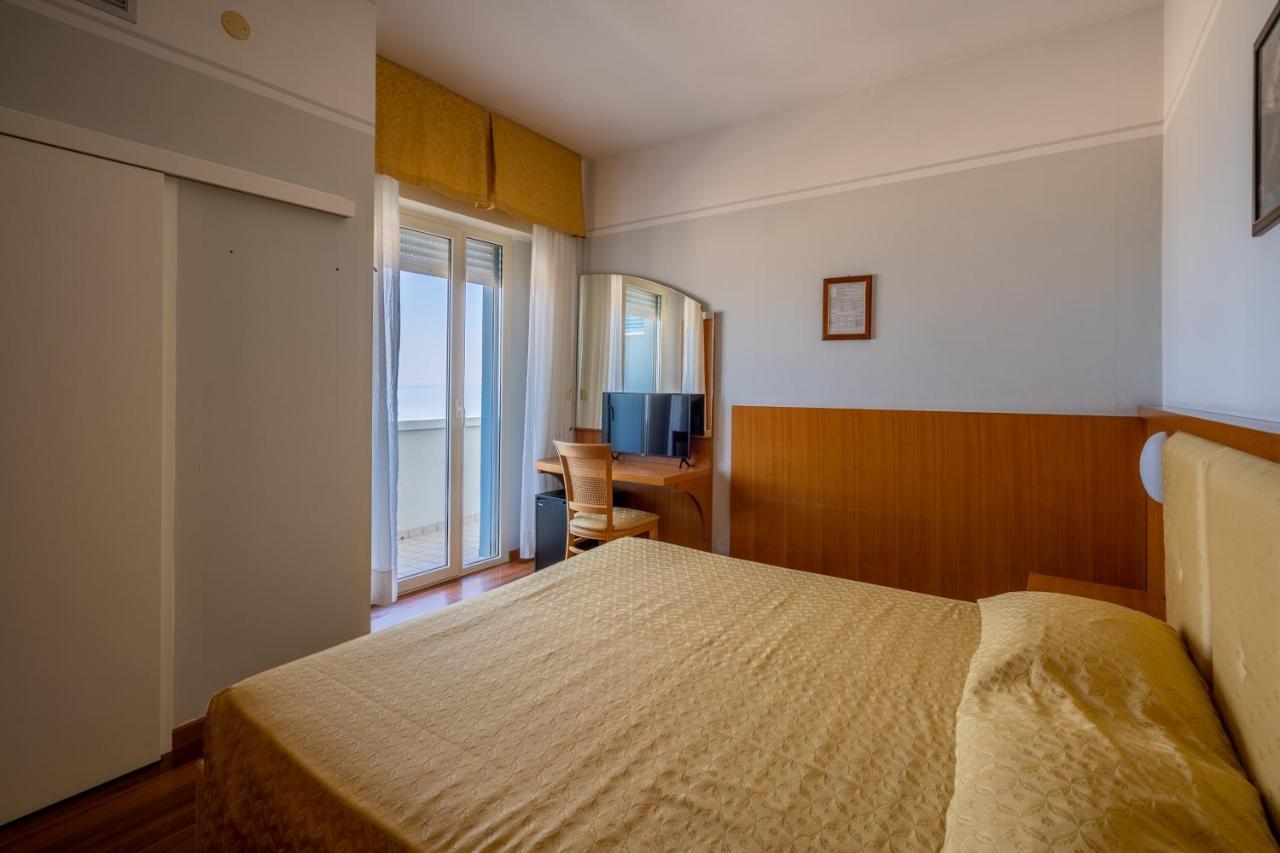 Hotel Astor Ρίμινι Εξωτερικό φωτογραφία
