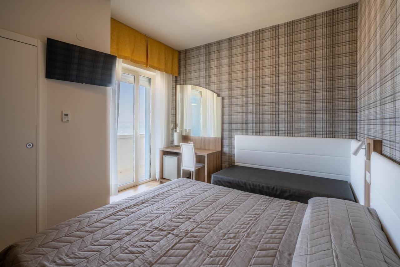 Hotel Astor Ρίμινι Εξωτερικό φωτογραφία