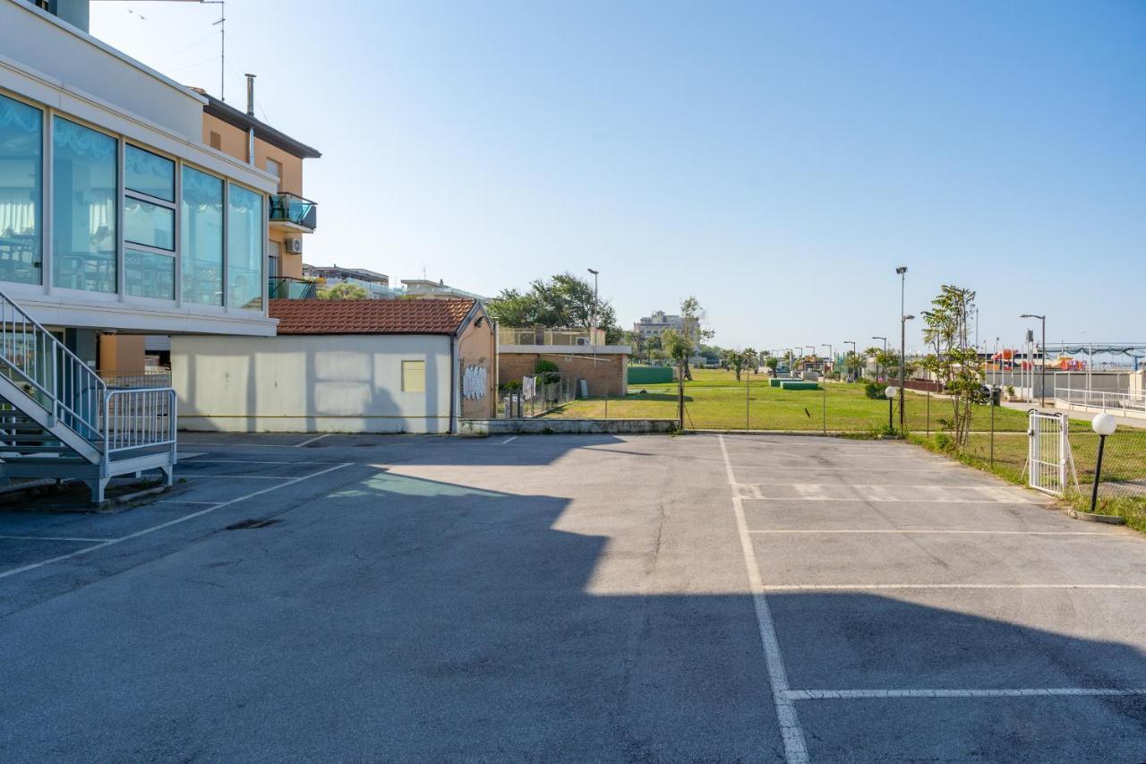 Hotel Astor Ρίμινι Εξωτερικό φωτογραφία