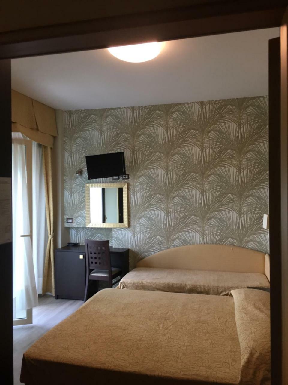 Hotel Astor Ρίμινι Εξωτερικό φωτογραφία
