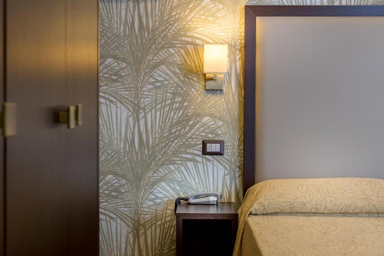 Hotel Astor Ρίμινι Εξωτερικό φωτογραφία