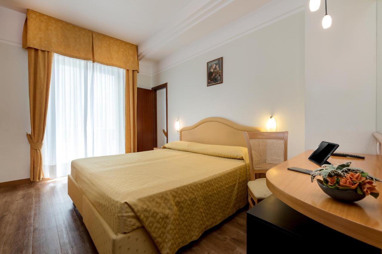 Hotel Astor Ρίμινι Εξωτερικό φωτογραφία
