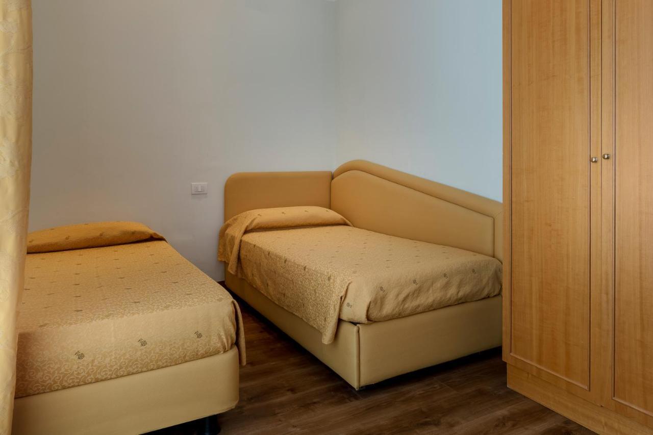 Hotel Astor Ρίμινι Εξωτερικό φωτογραφία