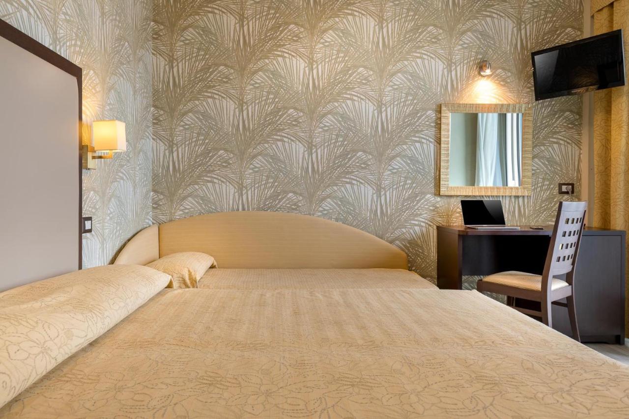 Hotel Astor Ρίμινι Εξωτερικό φωτογραφία