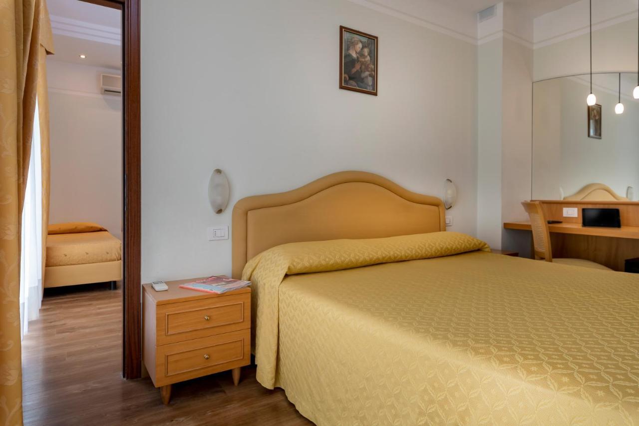 Hotel Astor Ρίμινι Εξωτερικό φωτογραφία